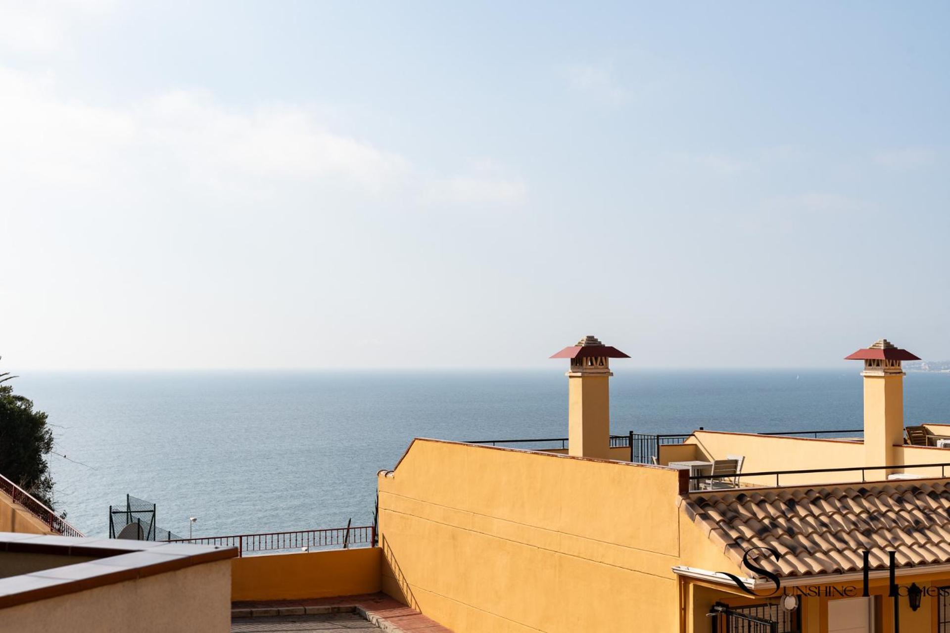 Beachside Retreat With Private Terrace Бенальмадена Экстерьер фото